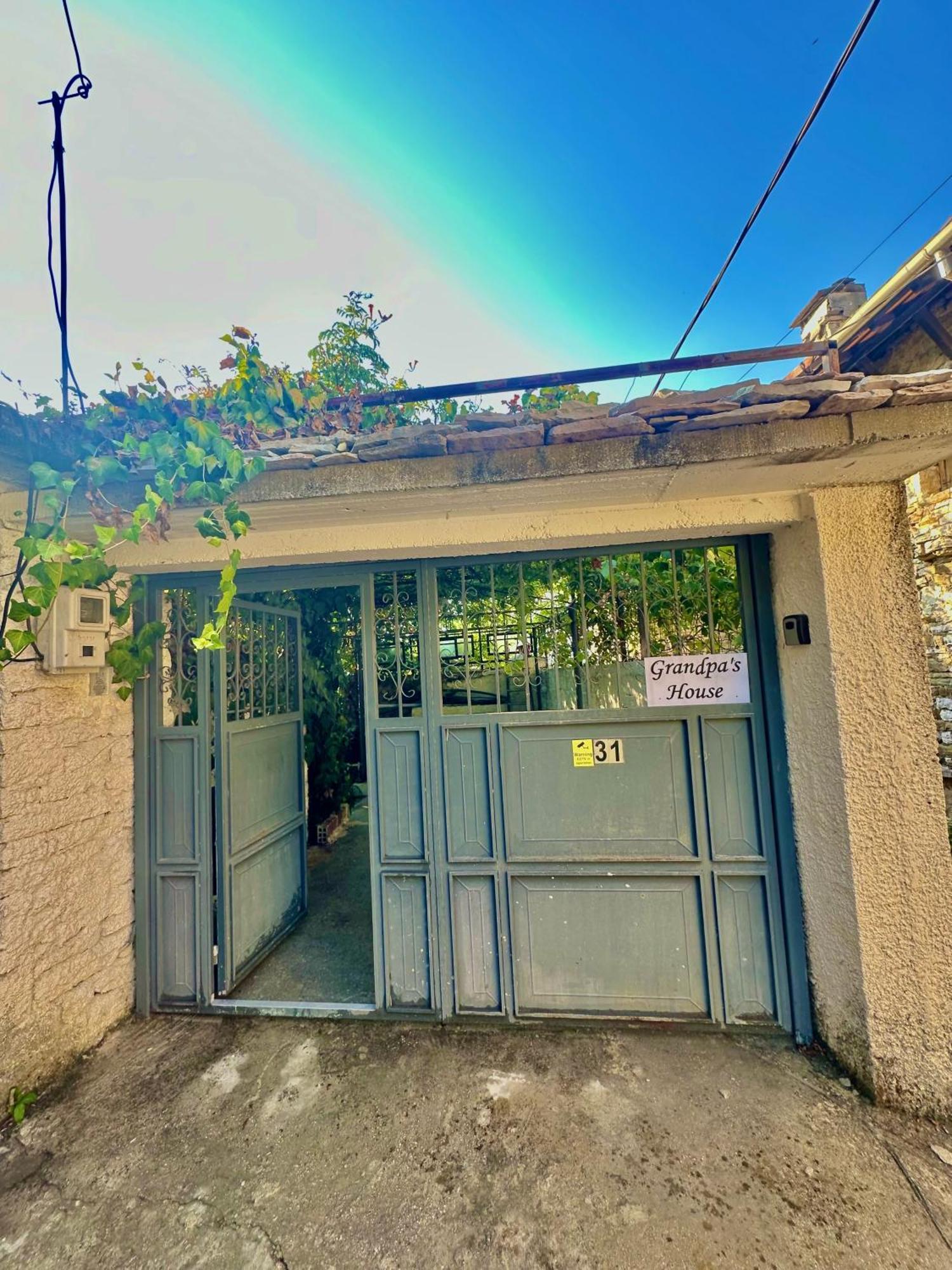 Hotel Grandpas House Gjirokastër Esterno foto